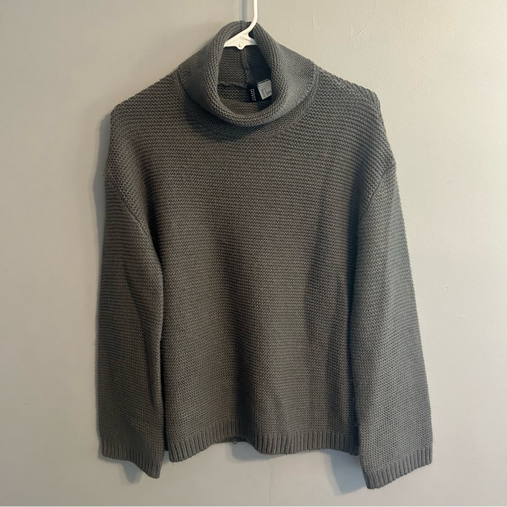 H&M Gray Turtleneck Sweater